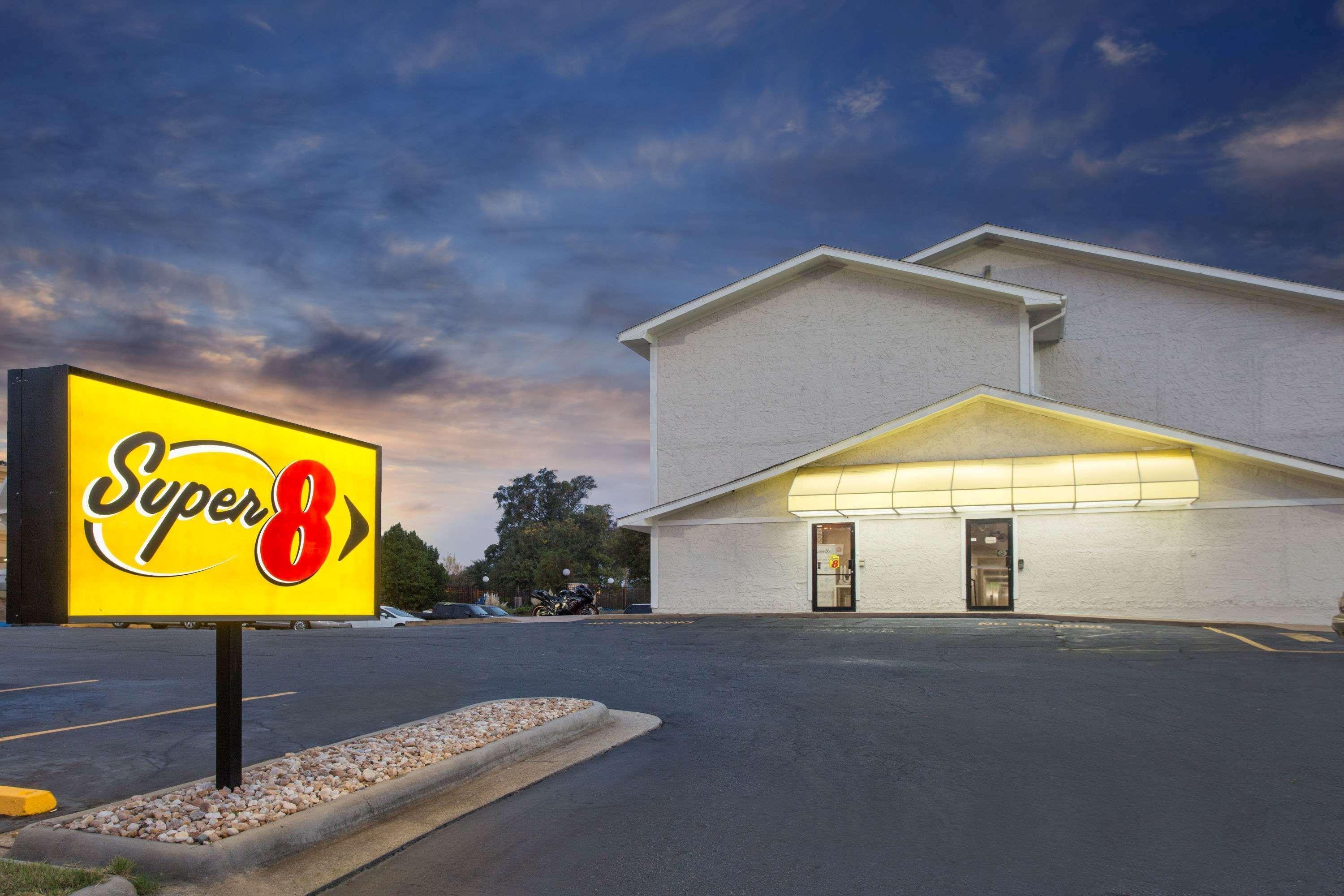 Отель Super 8 By Wyndham Columbus Airport Экстерьер фото